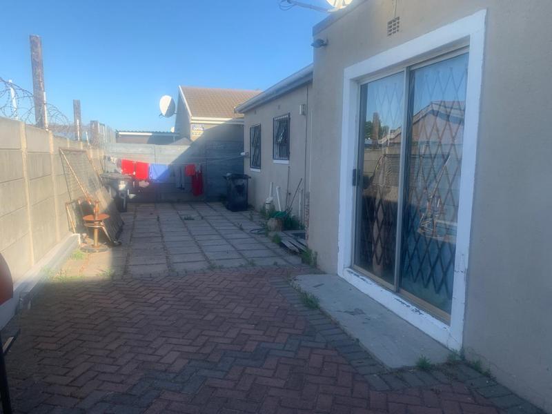 2 Bedroom Property for Sale in Bernadino Heights Western Cape